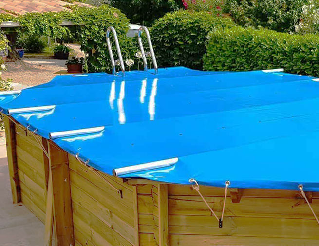 Utilisez une couverture (ou bâche) à barres pour votre piscine !