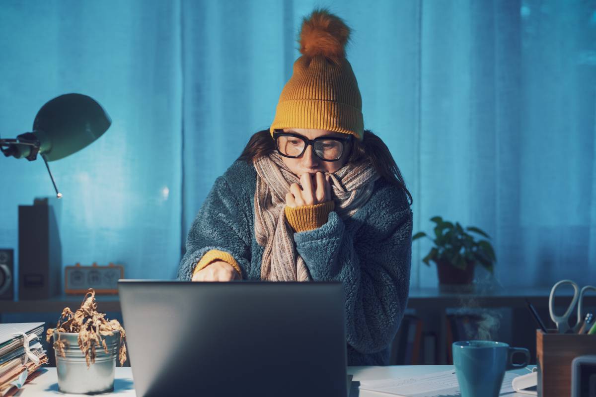 Une femme qui a froid