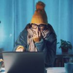 Une femme qui a froid
