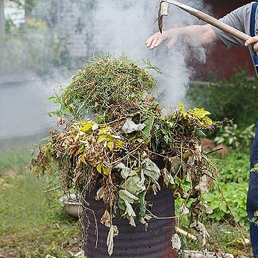 Valoriser ses déchets verts : alternatives au brûlage