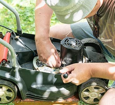 Vaut-il la peine de réparer une tondeuse à gazon ?