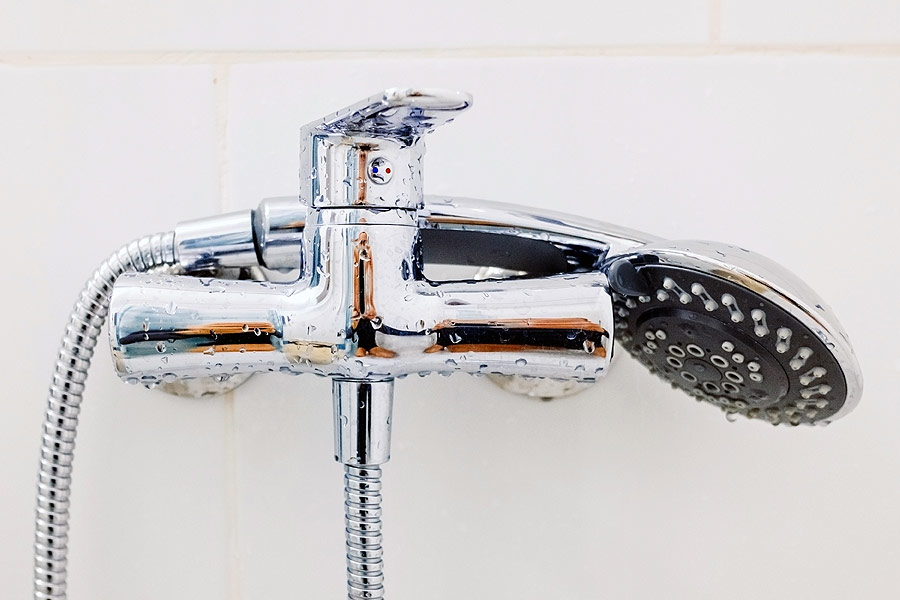 installer un mitigeur de baignoire